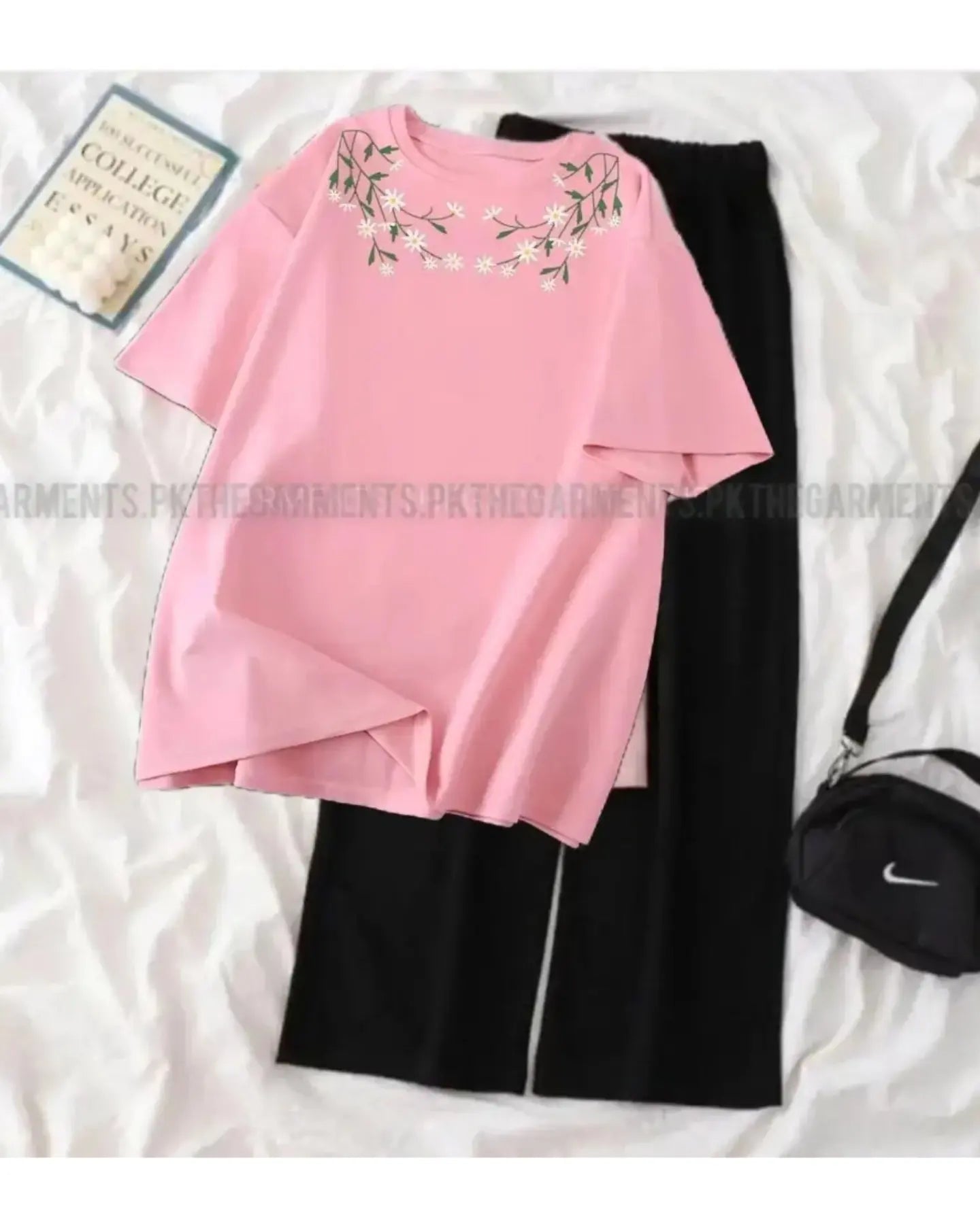 FLOWER BAIL PINK TSHIRT WITH BLACK FLAPPER