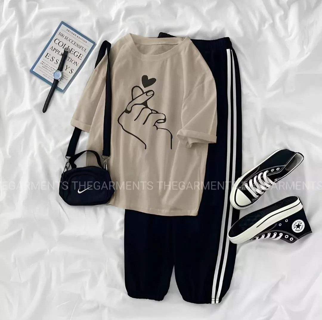 LOVE CHARM CREAM T-SHIRT WITH THREE STRIPE TROUSER