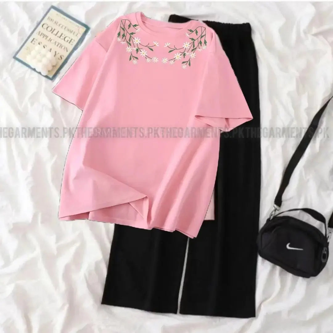 FLOWER NECK PINK TSHIRT WITH BLACK FLAPPER