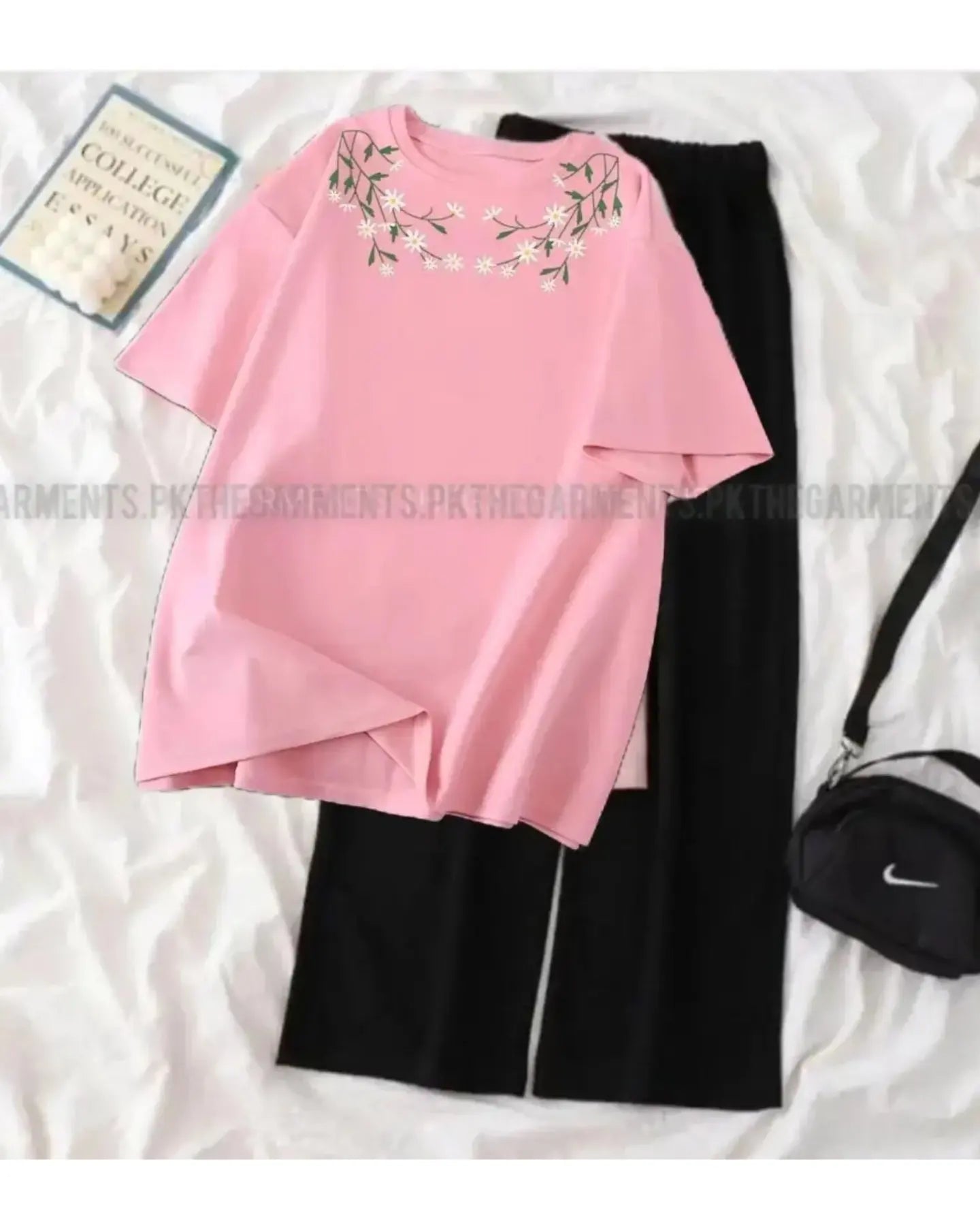 FLOWER BAIL PINK TSHIRT  WITH BLACK FLAPPER